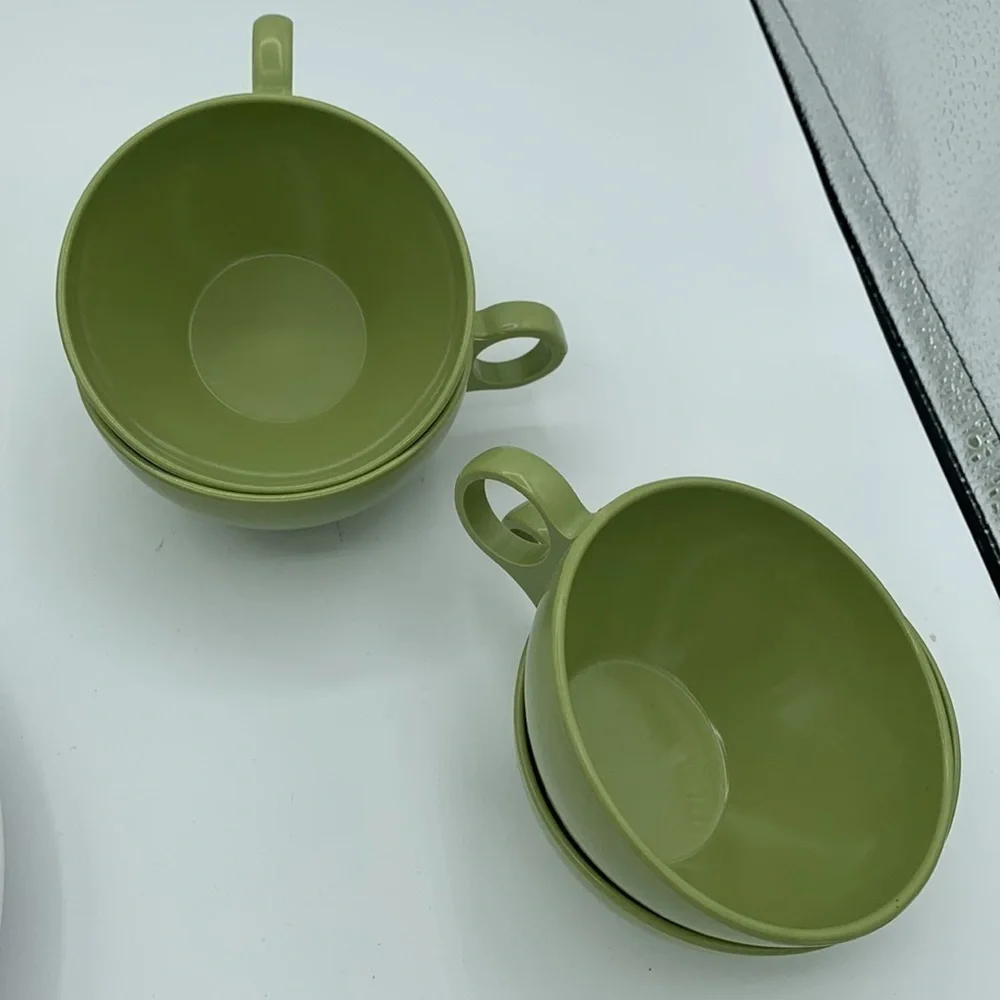4 piece Melamine setting - great condition. Dorm, boat, first apartment